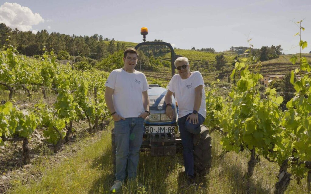 Produtores Oboé no trabalho diário nas vinhas do Douro